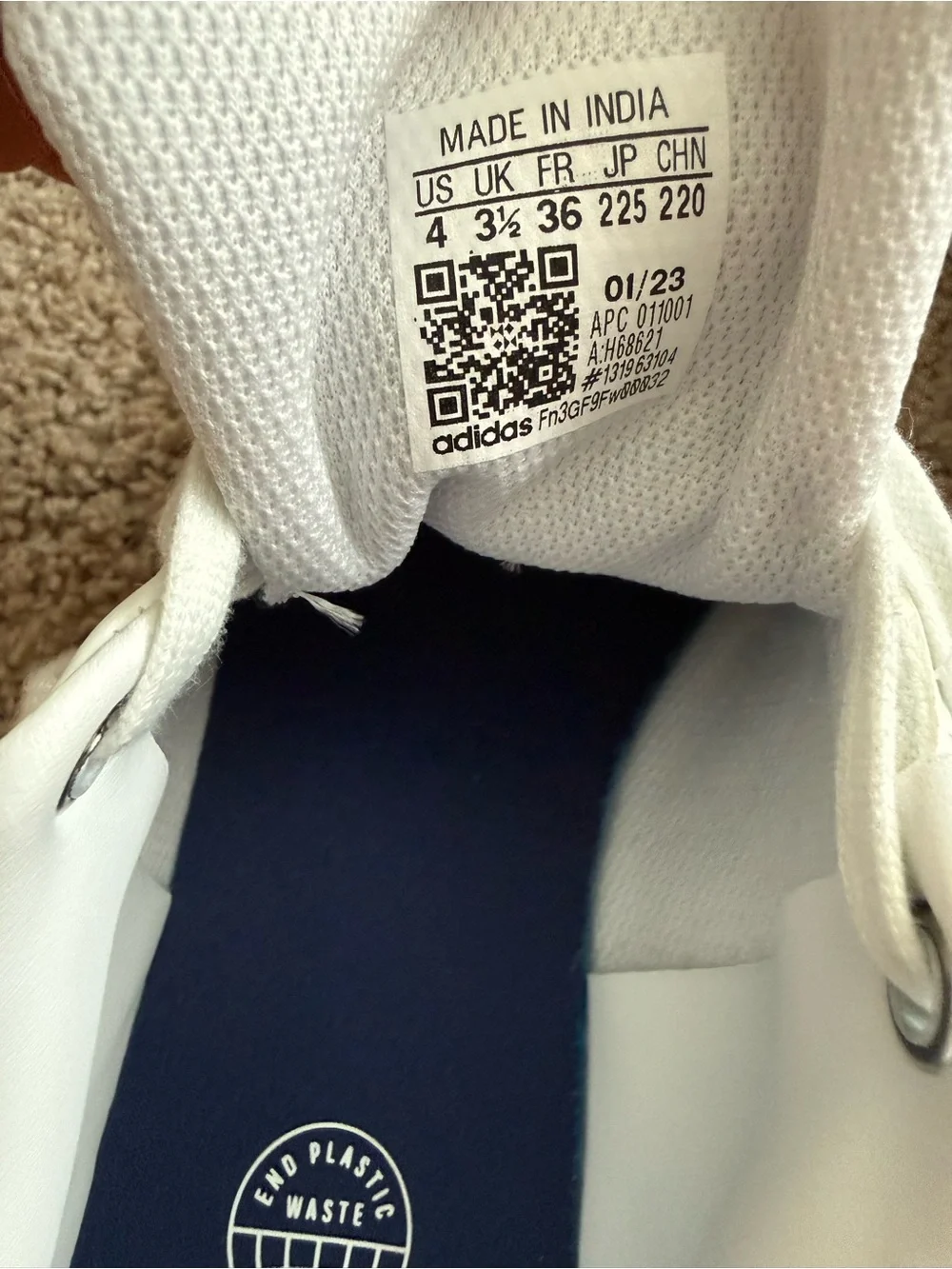 Like New Adidas Stan Smith big kid size 4